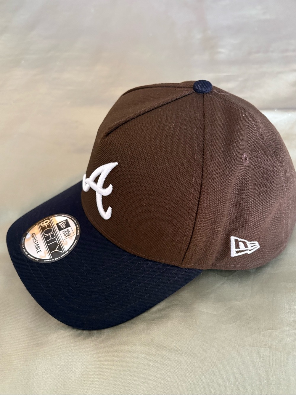 New Era 9FORTY Atlanta Braves 1999 World Series Patch Snapback Hat Brown Navy